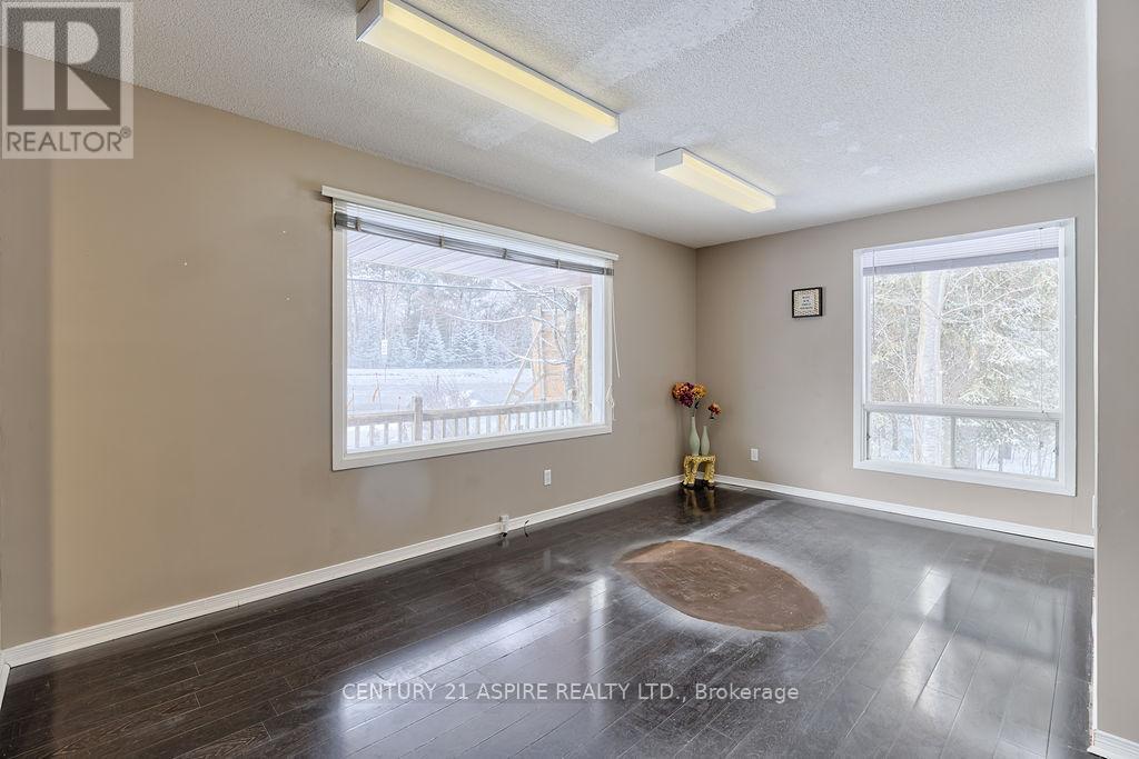 2889 Petawawa Boulevard, Petawawa, ON