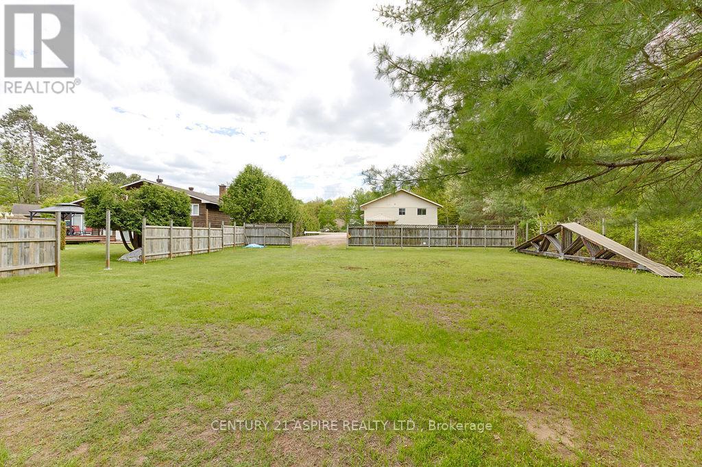 2889 Petawawa Boulevard, Petawawa, ON