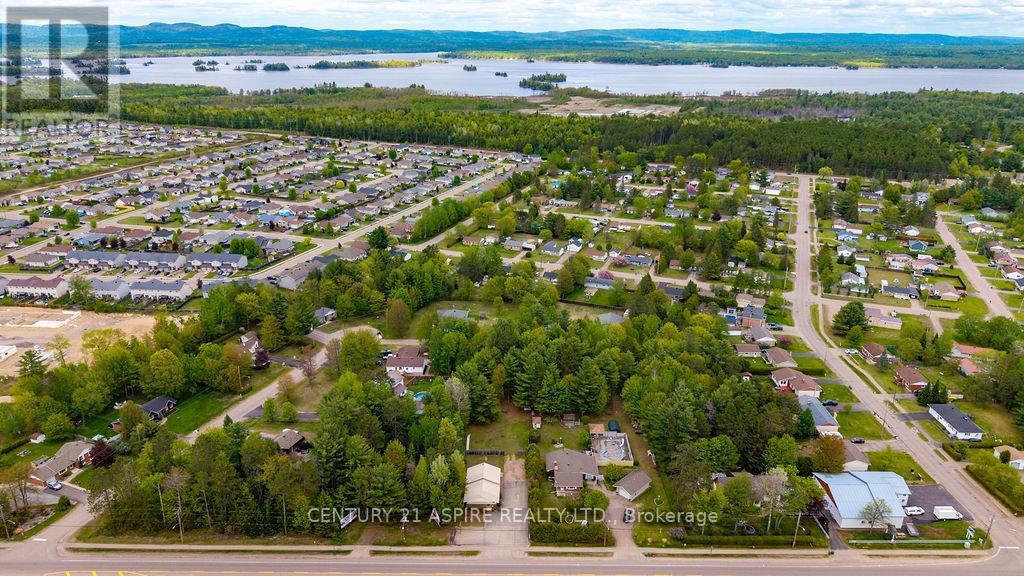 2889 Petawawa Boulevard, Petawawa, ON