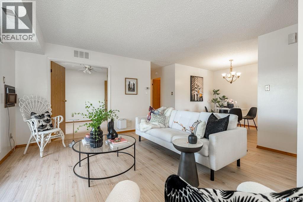 507 603 Lenore Drive, Saskatoon, SK - Indoor Photo Showing Living Room