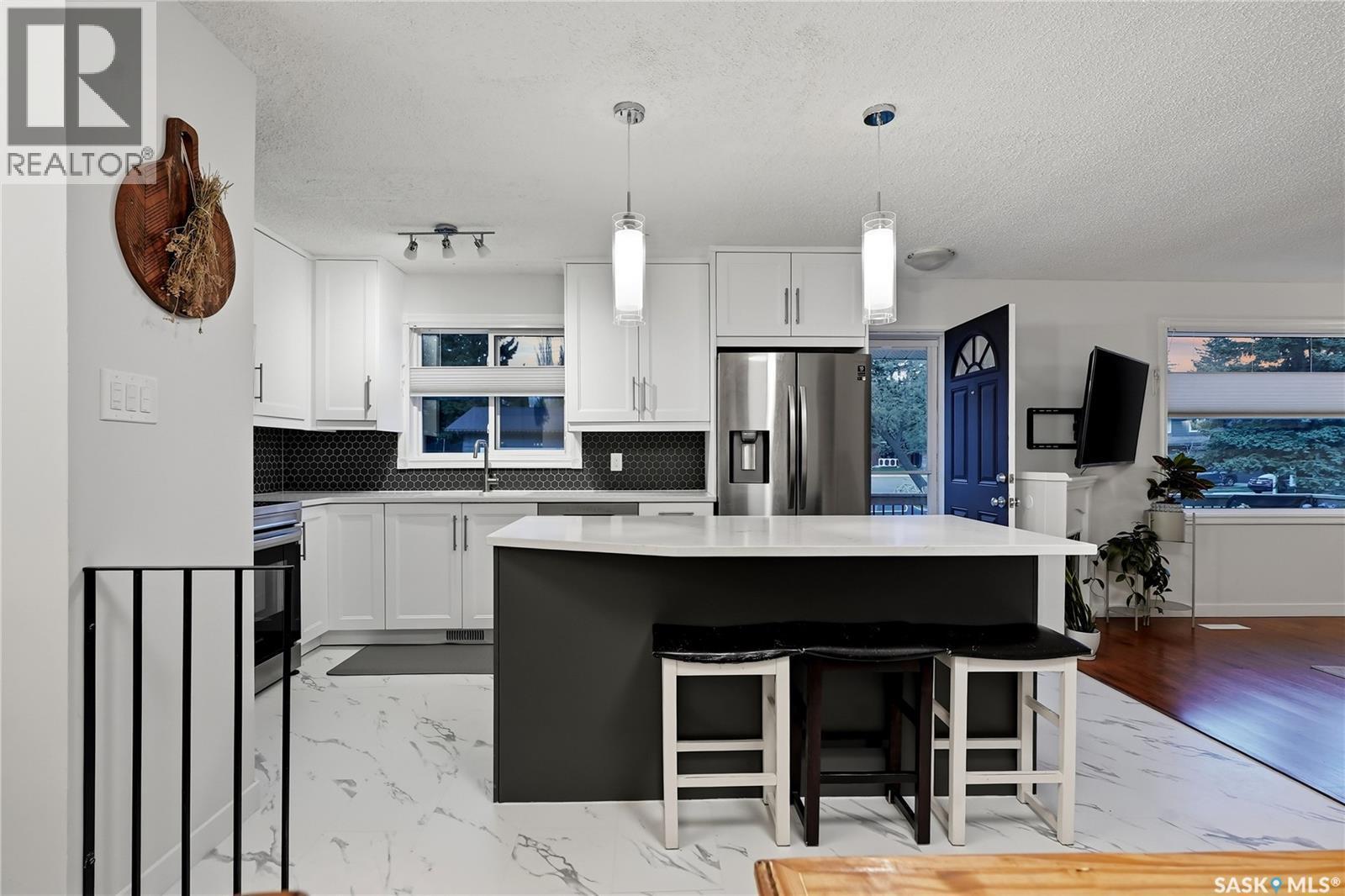 171 Coldspring Crescent, Saskatoon, SK - Indoor Photo Showing Kitchen With Stainless Steel Kitchen With Upgraded Kitchen
