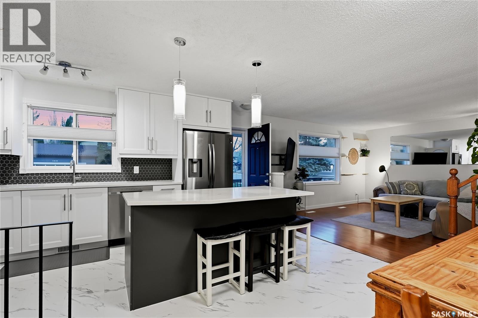 171 Coldspring Crescent, Saskatoon, SK - Indoor Photo Showing Kitchen With Stainless Steel Kitchen With Upgraded Kitchen