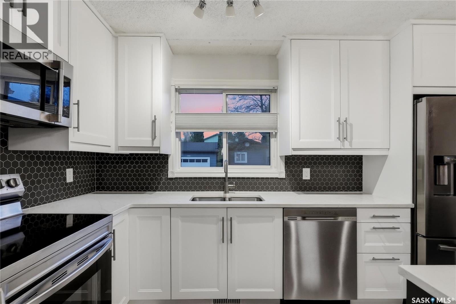 171 Coldspring Crescent, Saskatoon, SK - Indoor Photo Showing Kitchen With Stainless Steel Kitchen With Double Sink