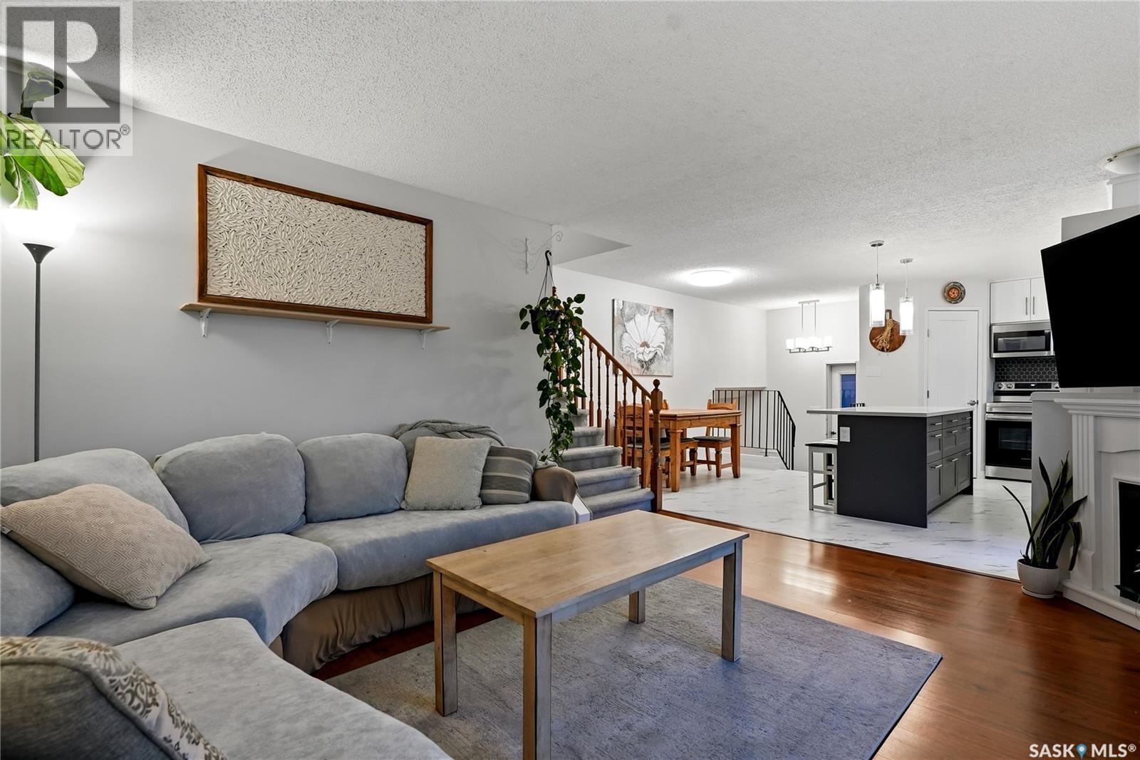 171 Coldspring Crescent, Saskatoon, SK - Indoor Photo Showing Living Room