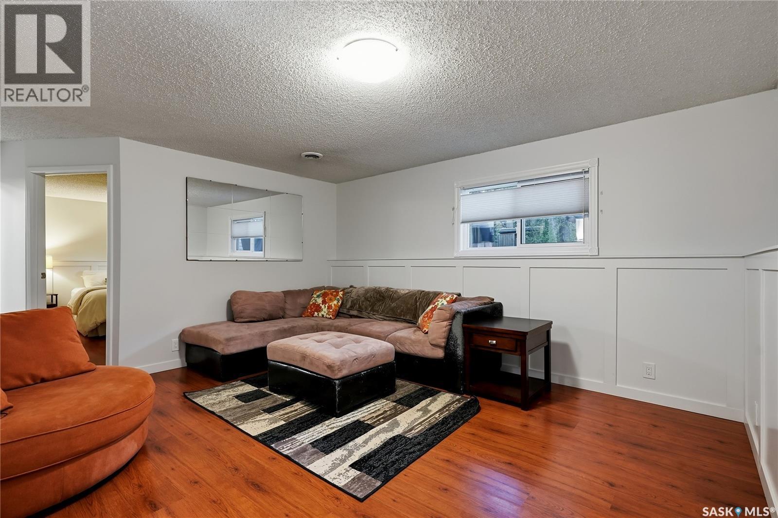 171 Coldspring Crescent, Saskatoon, SK - Indoor Photo Showing Living Room