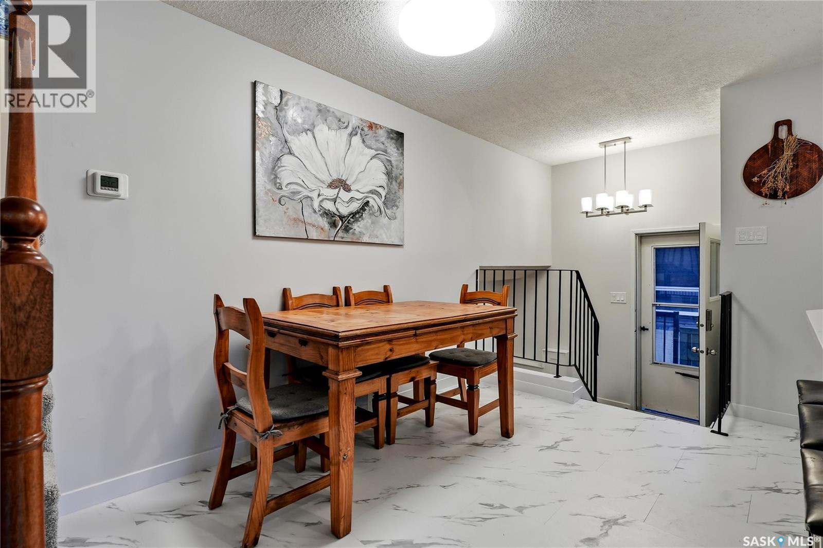 171 Coldspring Crescent, Saskatoon, SK - Indoor Photo Showing Dining Room