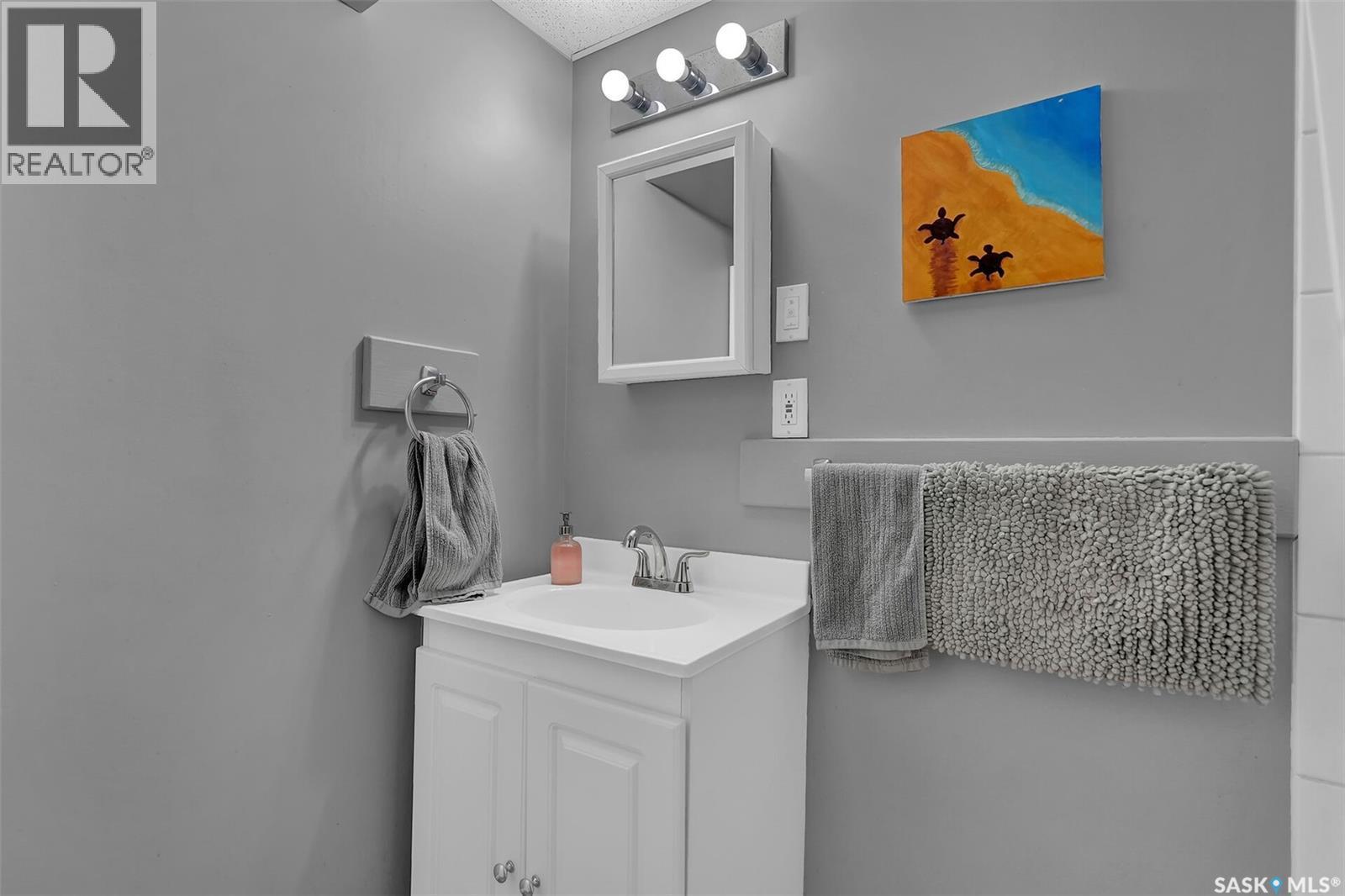 2050 Jubilee Avenue, Regina, SK - Indoor Photo Showing Bathroom