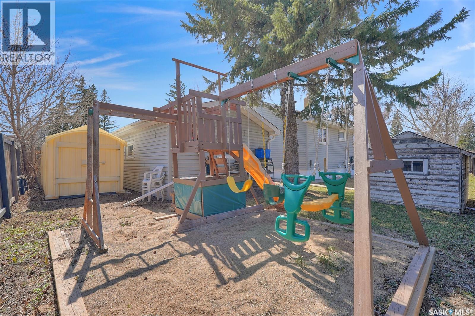 2050 Jubilee Avenue, Regina, SK - Outdoor