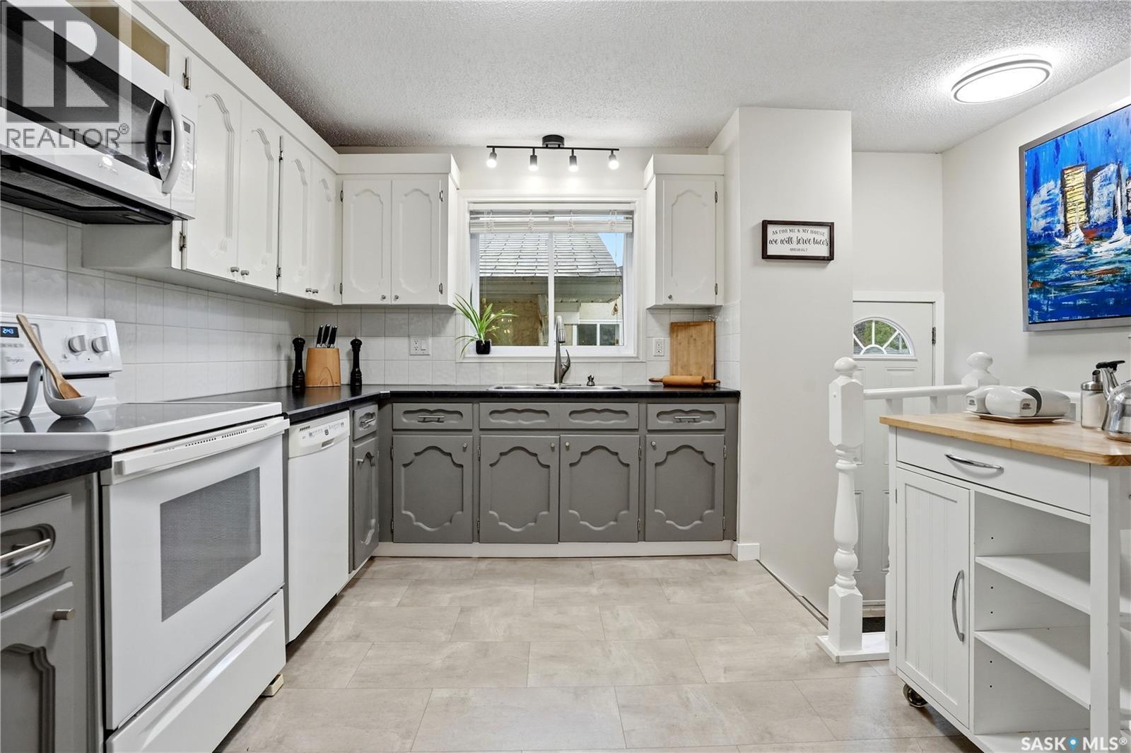 14 Edenwold Crescent, Regina, SK - Indoor Photo Showing Kitchen With Double Sink