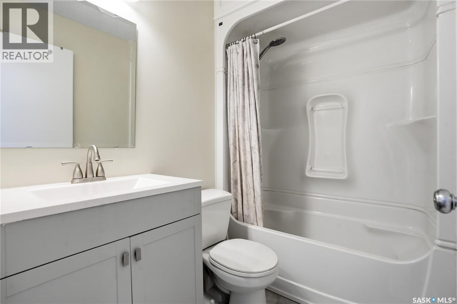 14 Edenwold Crescent, Regina, SK - Indoor Photo Showing Bathroom
