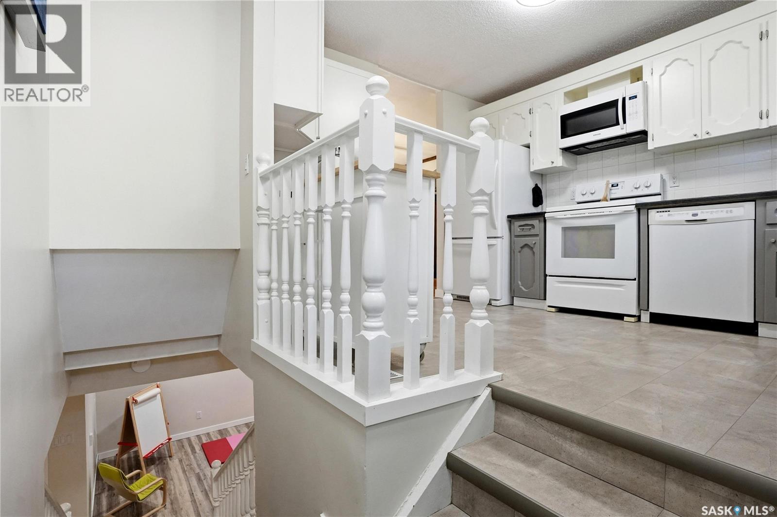 14 Edenwold Crescent, Regina, SK - Indoor Photo Showing Kitchen