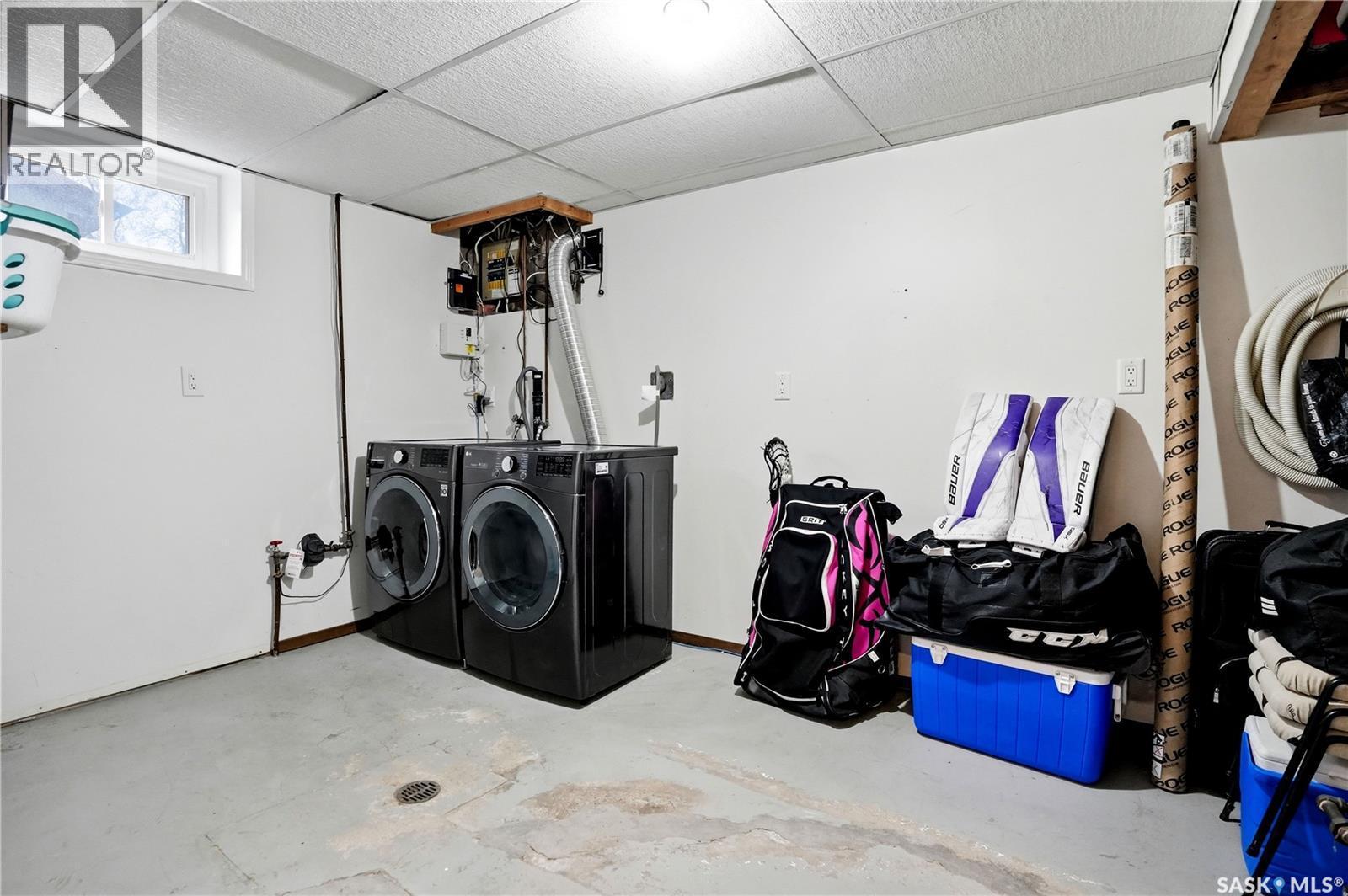14 Edenwold Crescent, Regina, SK - Indoor Photo Showing Laundry Room