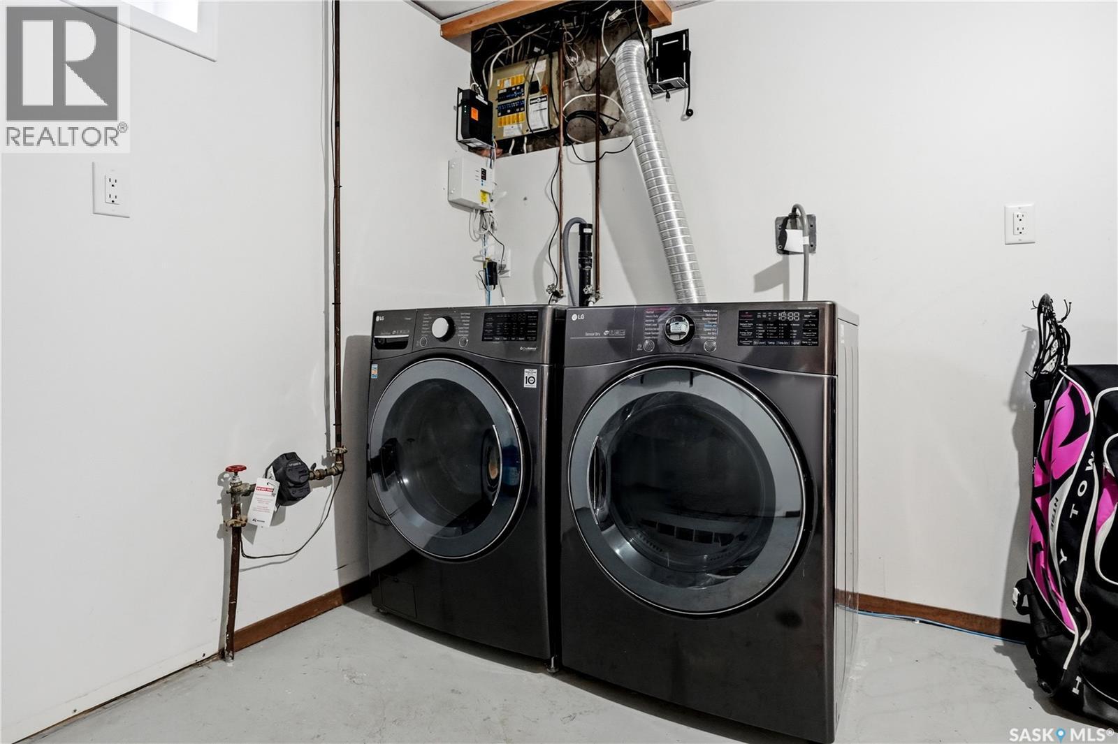 14 Edenwold Crescent, Regina, SK - Indoor Photo Showing Laundry Room