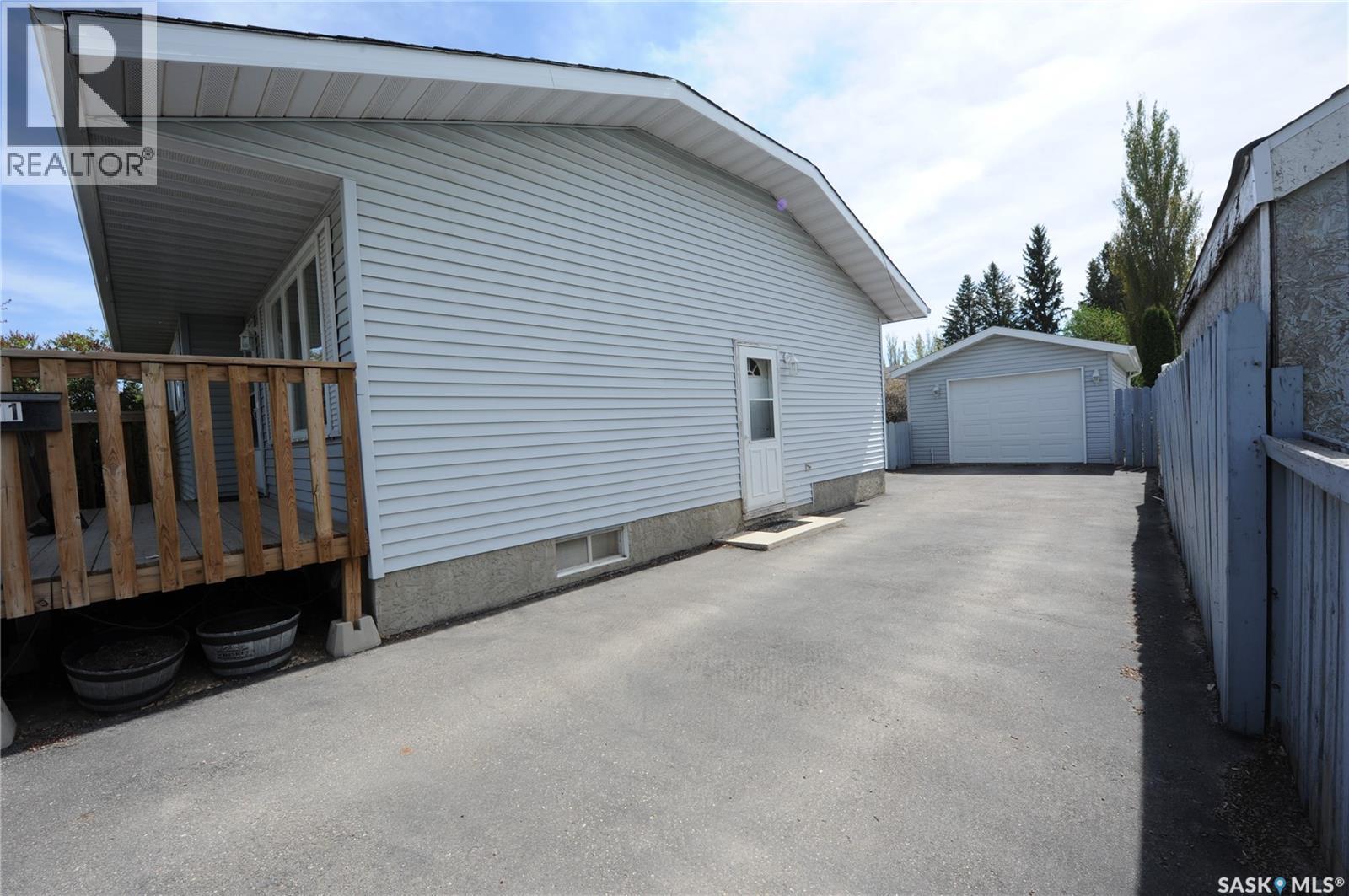 571 Pendygrasse Road, Saskatoon, SK - Outdoor With Exterior