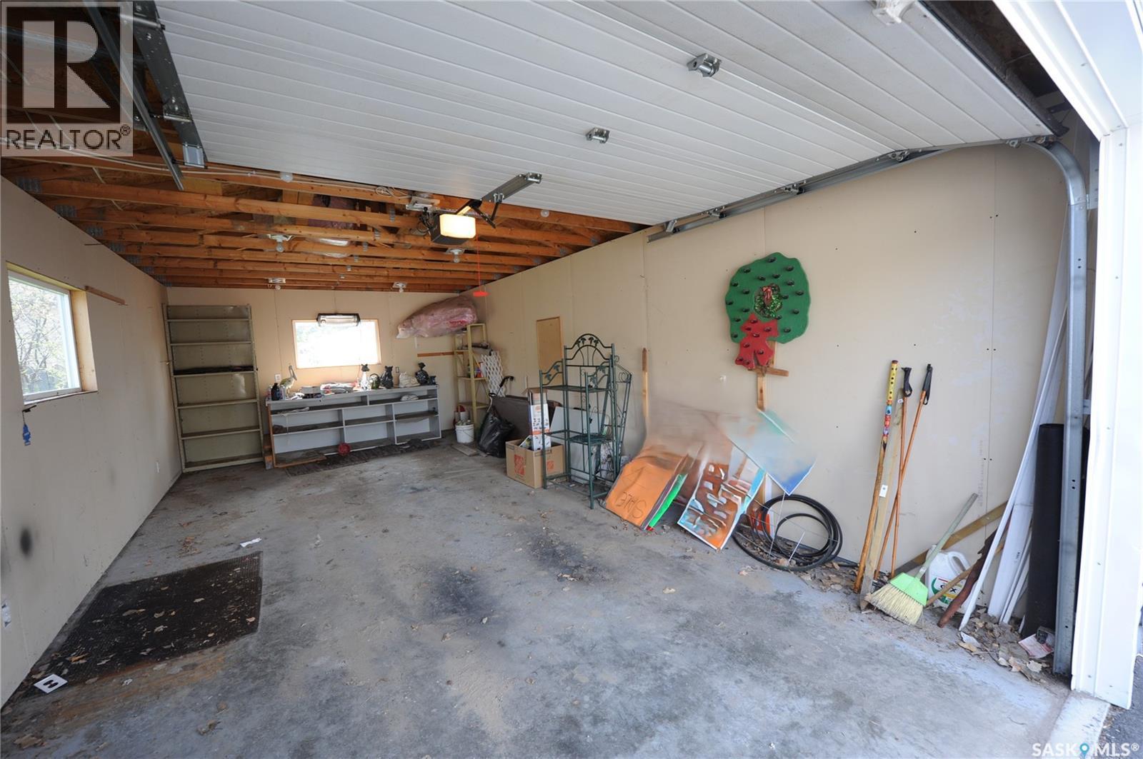 571 Pendygrasse Road, Saskatoon, SK - Indoor Photo Showing Garage