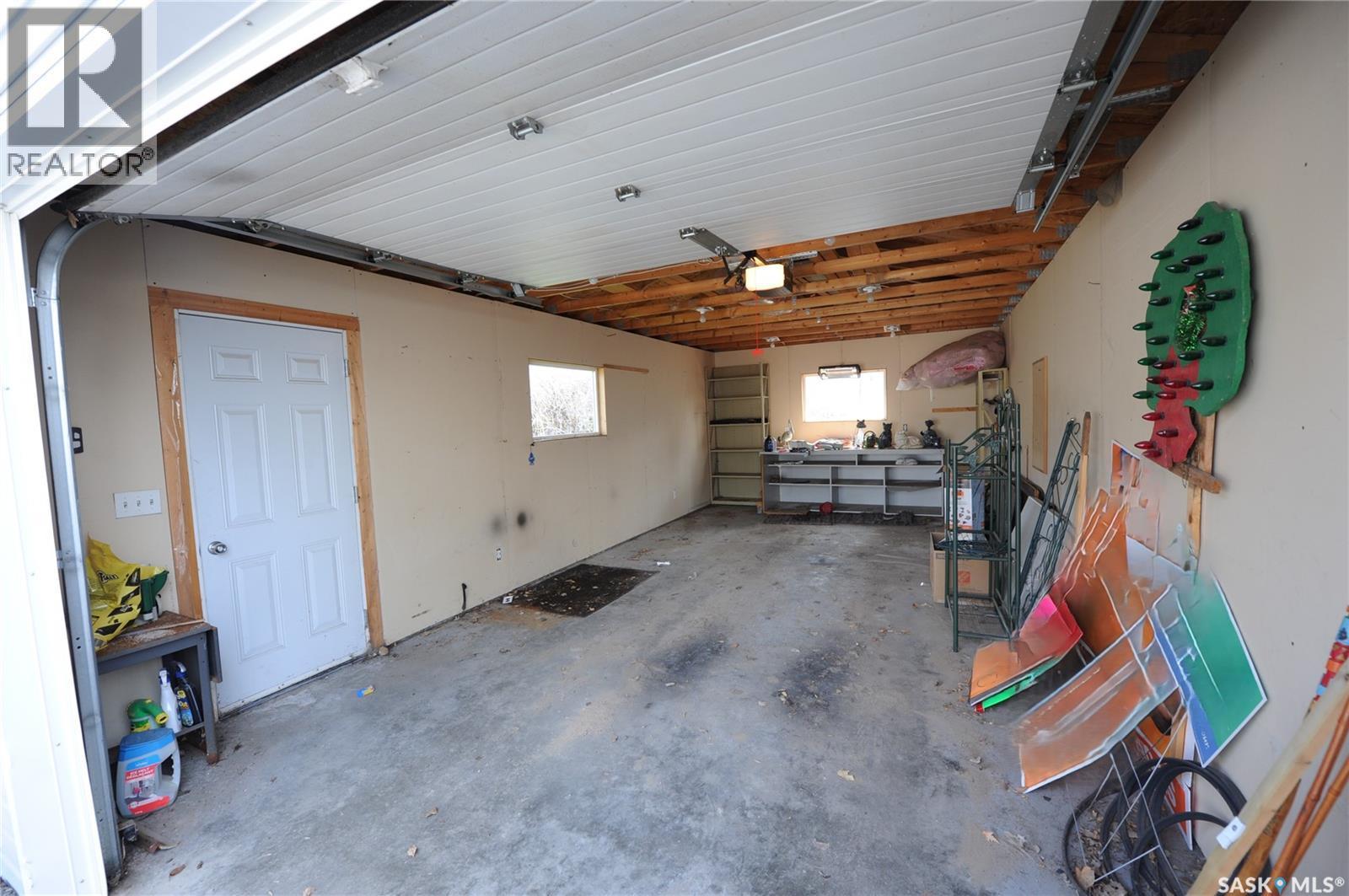 571 Pendygrasse Road, Saskatoon, SK - Indoor Photo Showing Garage