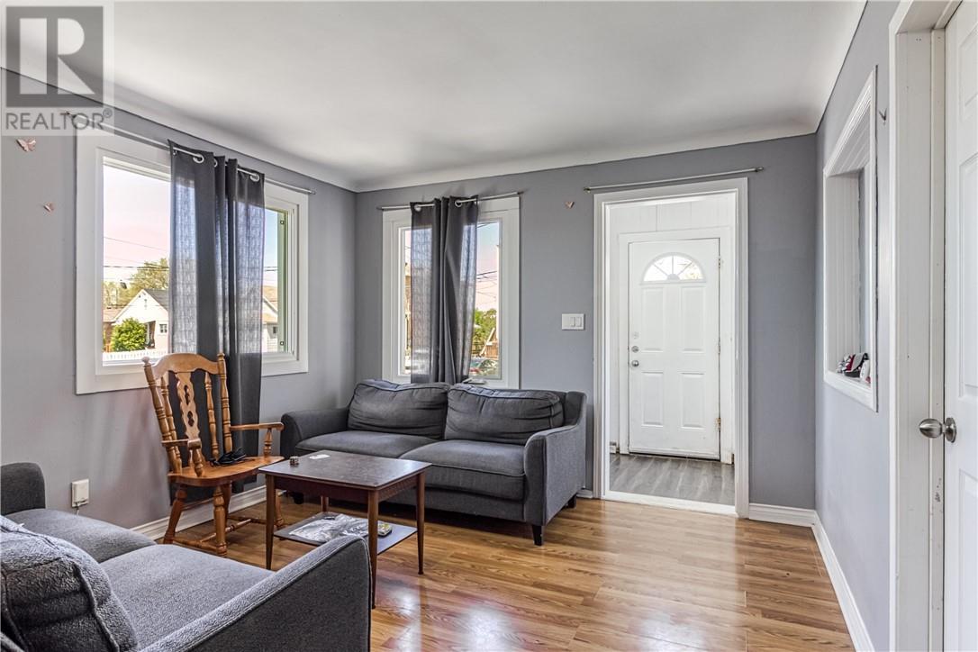 393 St.George Street, Sudbury, ON - Indoor Photo Showing Living Room