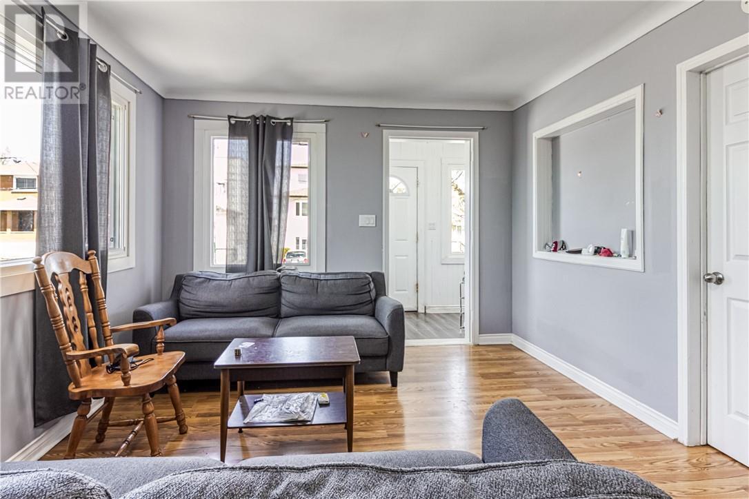 393 St.George Street, Sudbury, ON - Indoor Photo Showing Living Room