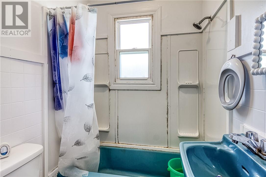 393 St.George Street, Sudbury, ON - Indoor Photo Showing Bathroom