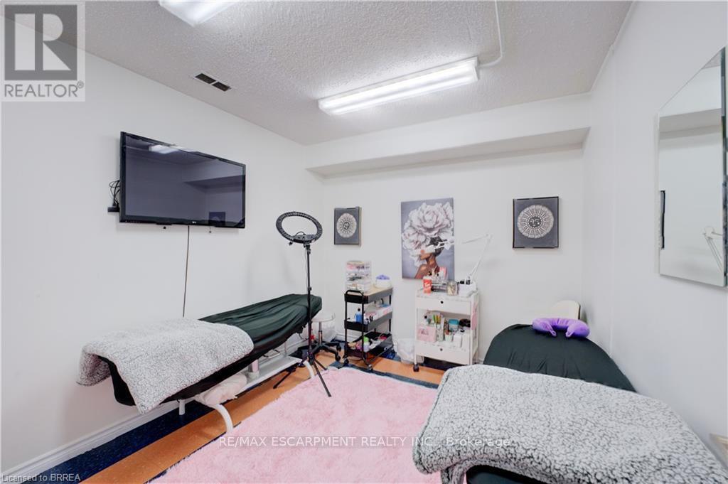 325 Fairview Drive, Brantford, ON