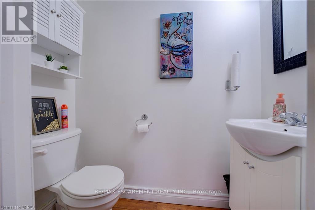 325 Fairview Drive, Brantford, ON