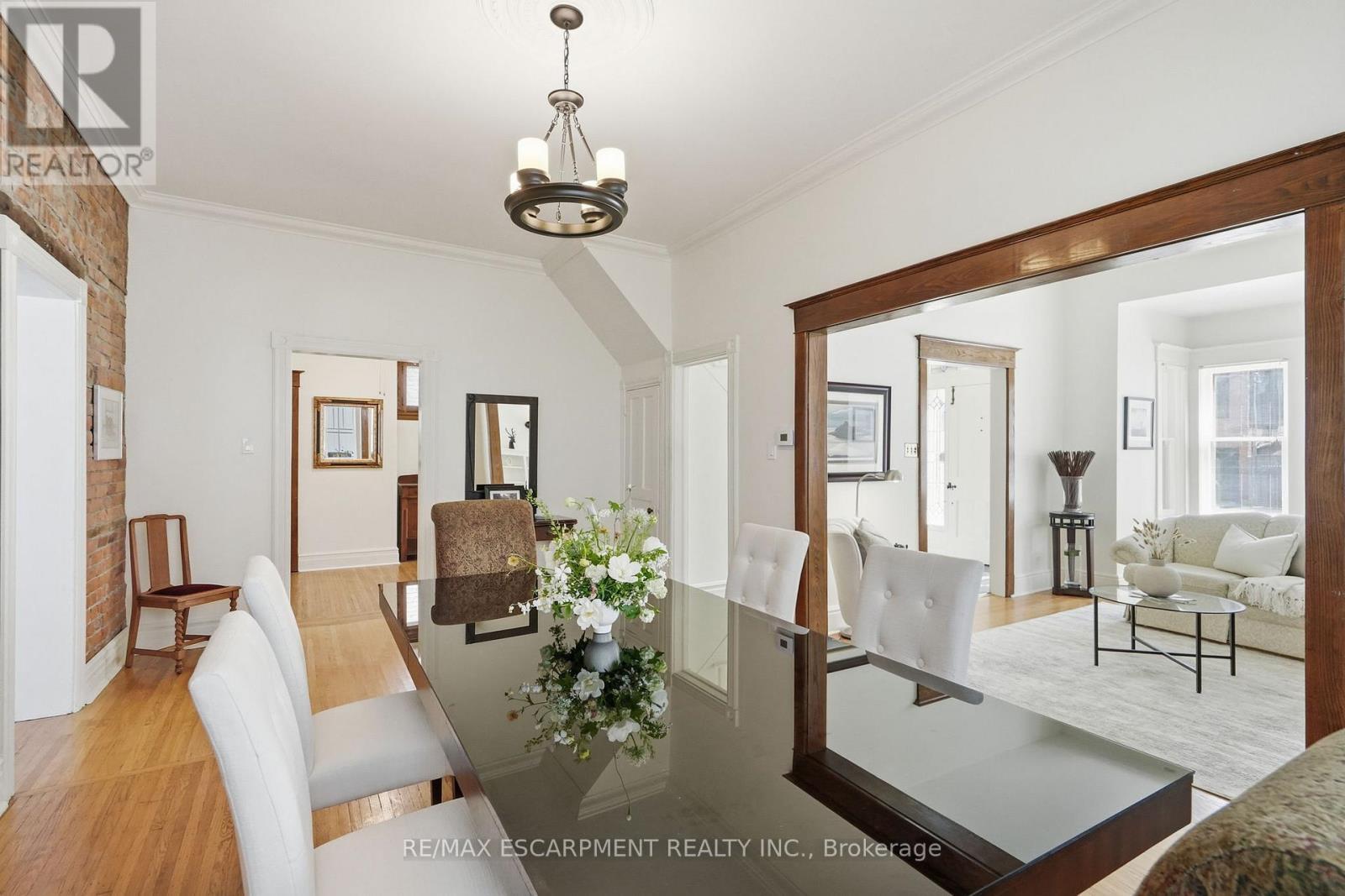 314 Hess Street S, Hamilton, ON - Indoor Photo Showing Living Room