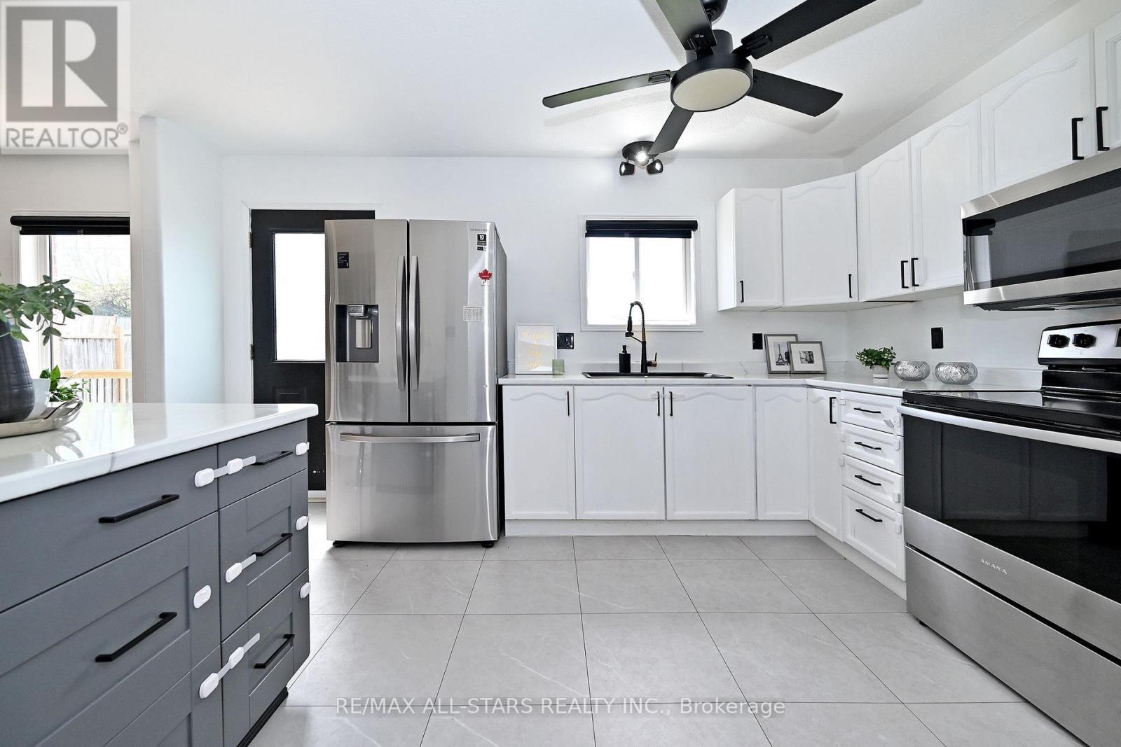 647 Trailview Drive, Peterborough, ON - Indoor Photo Showing Kitchen