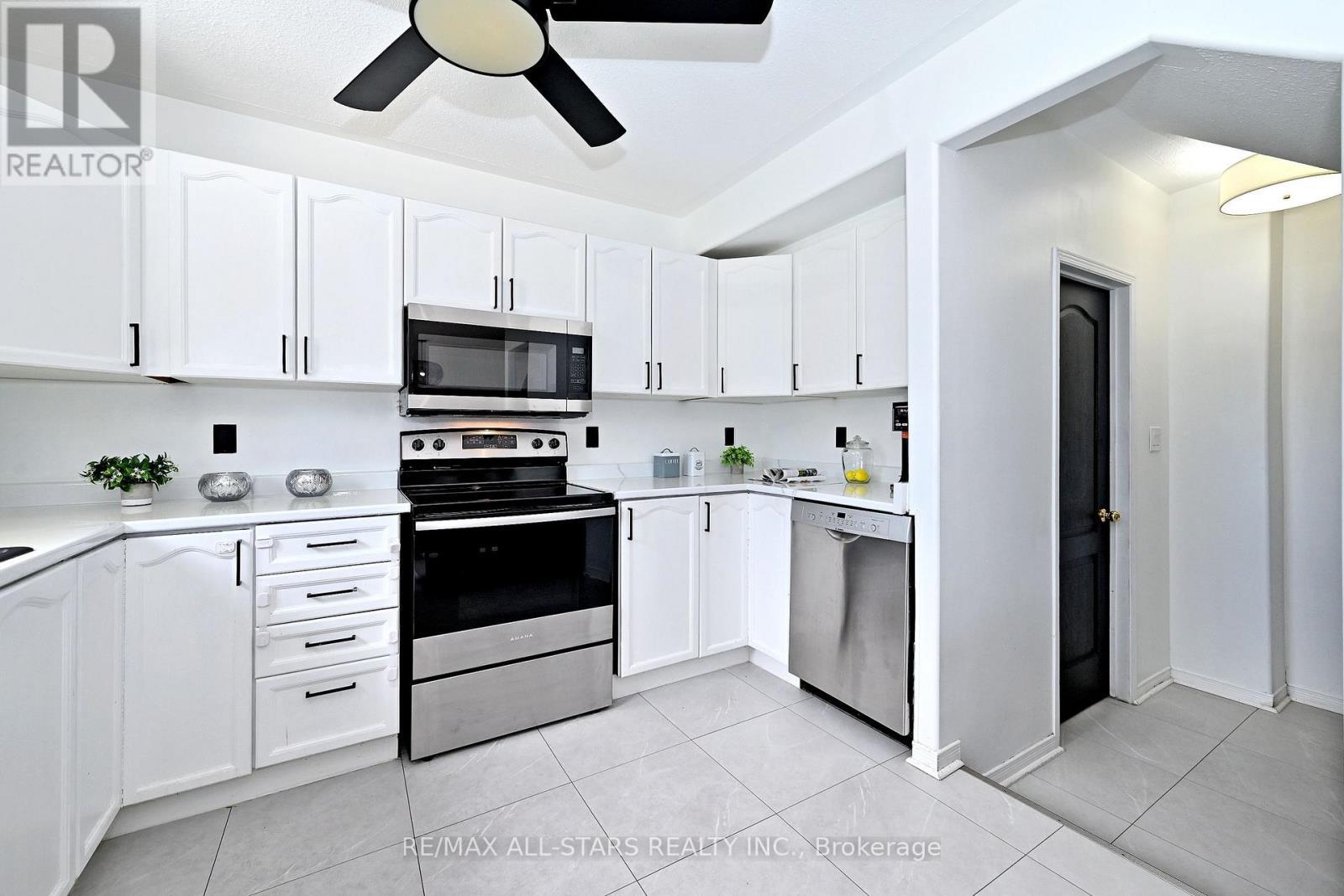 647 Trailview Drive, Peterborough, ON - Indoor Photo Showing Kitchen