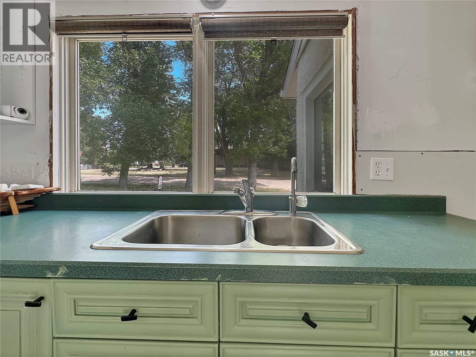 406 Wexford Street, Balcarres, SK - Indoor Photo Showing Kitchen With Double Sink