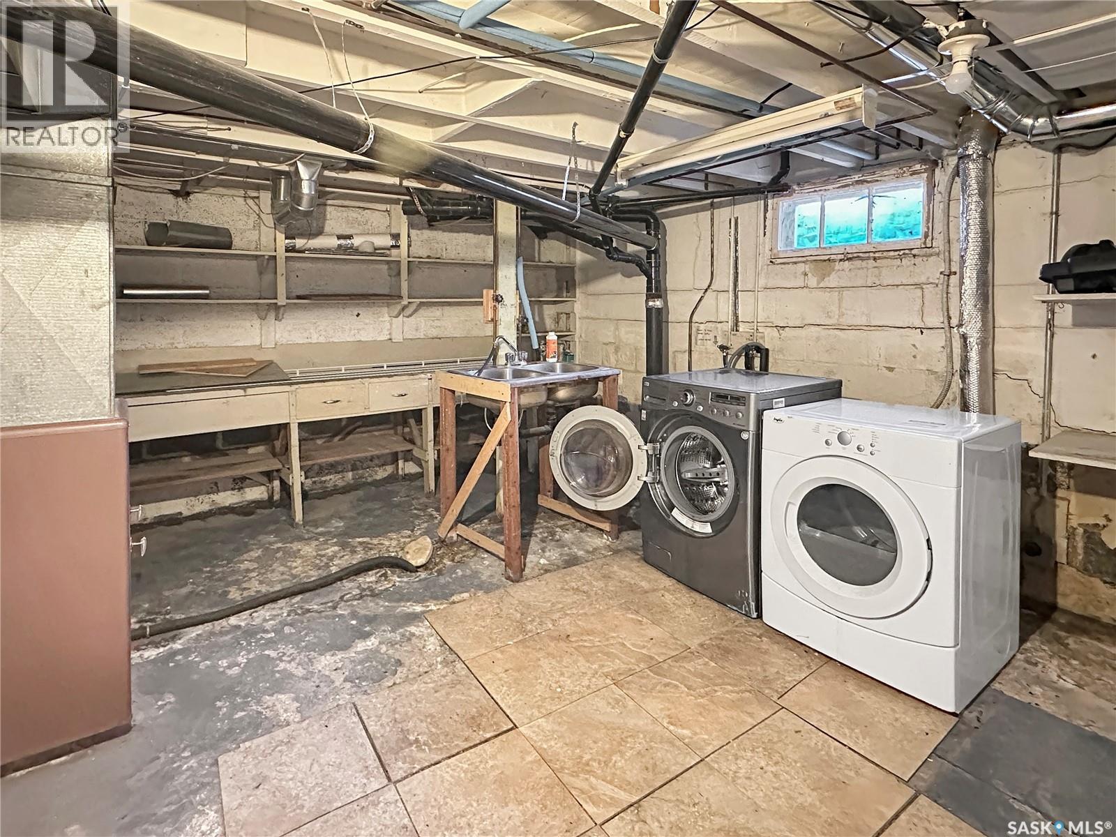 406 Wexford Street, Balcarres, SK - Indoor Photo Showing Laundry Room