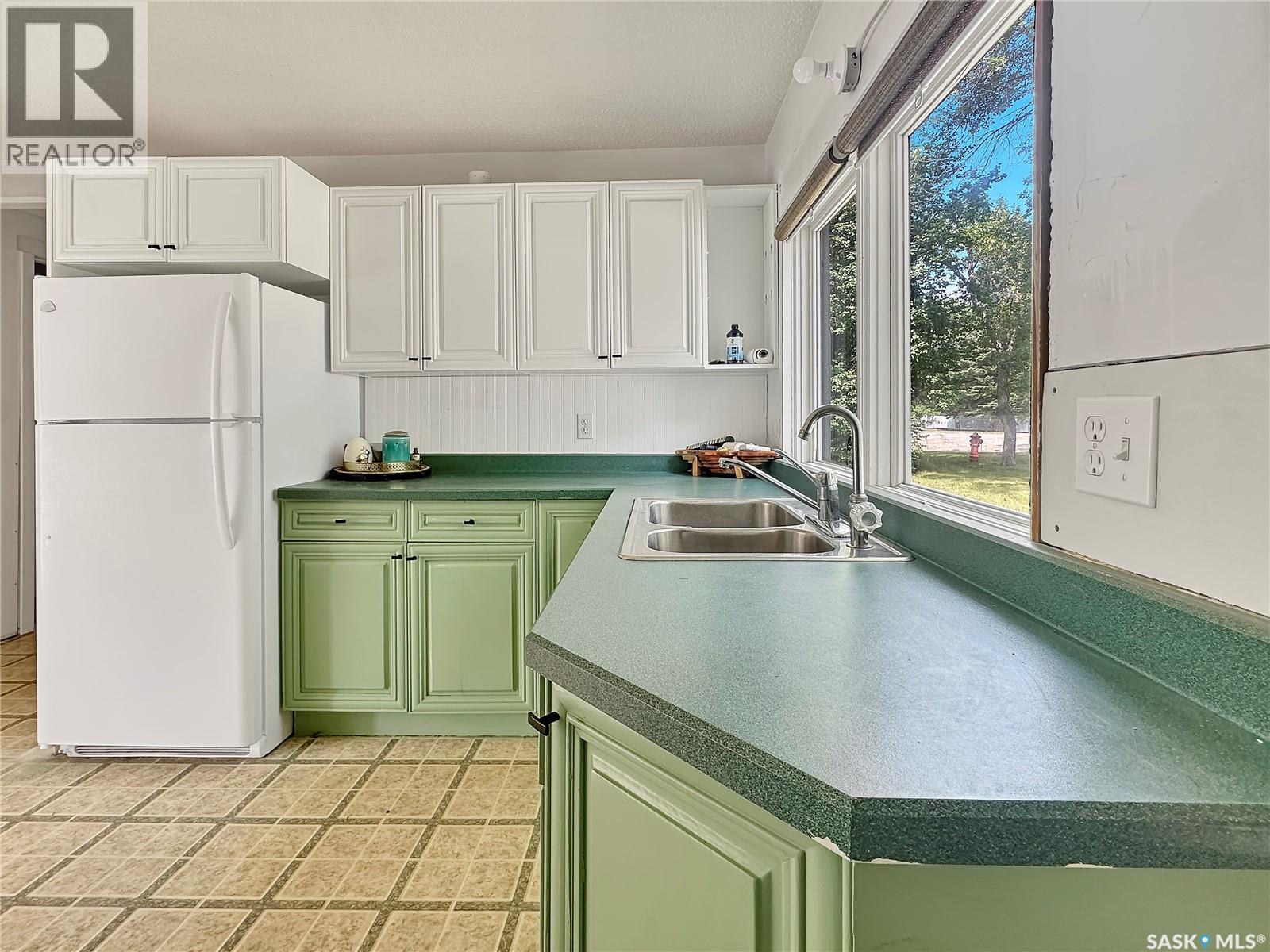 406 Wexford Street, Balcarres, SK - Indoor Photo Showing Kitchen With Double Sink