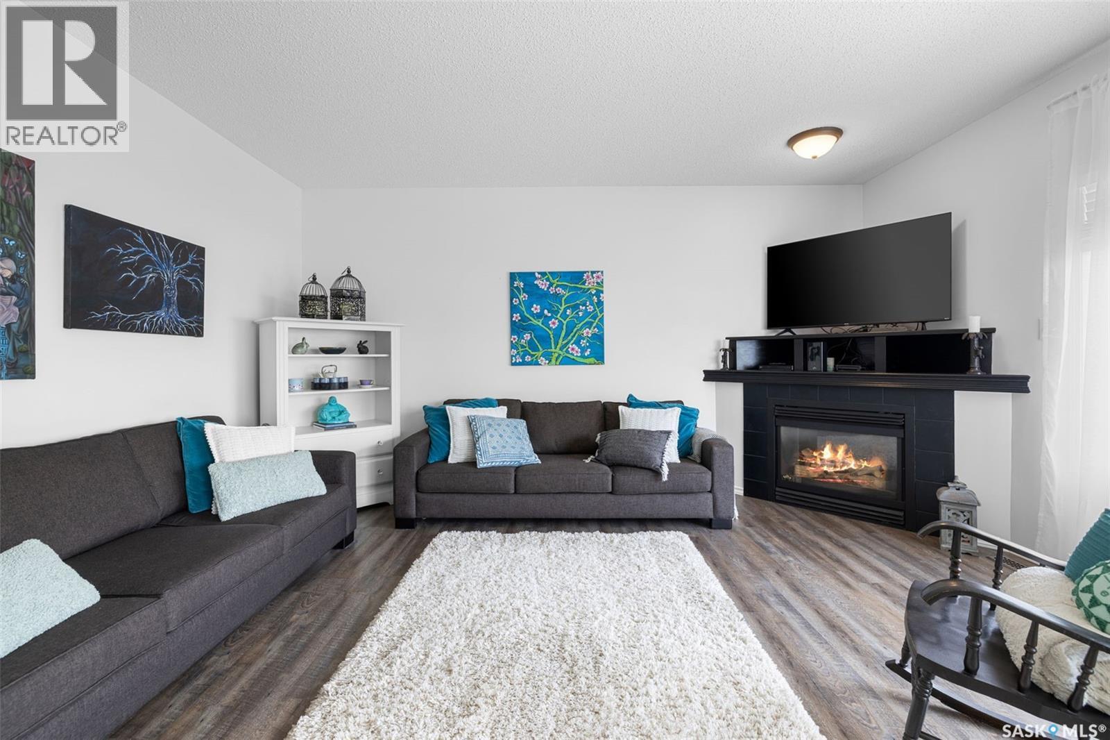 8628 Thurston Crescent, Regina, SK - Indoor Photo Showing Living Room With Fireplace