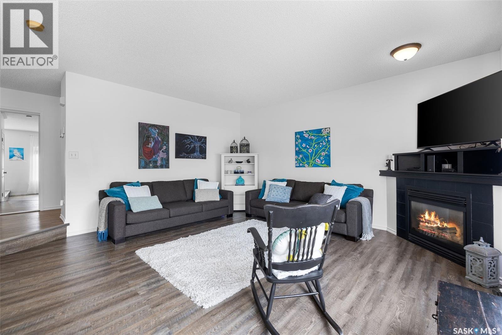 8628 Thurston Crescent, Regina, SK - Indoor Photo Showing Living Room With Fireplace