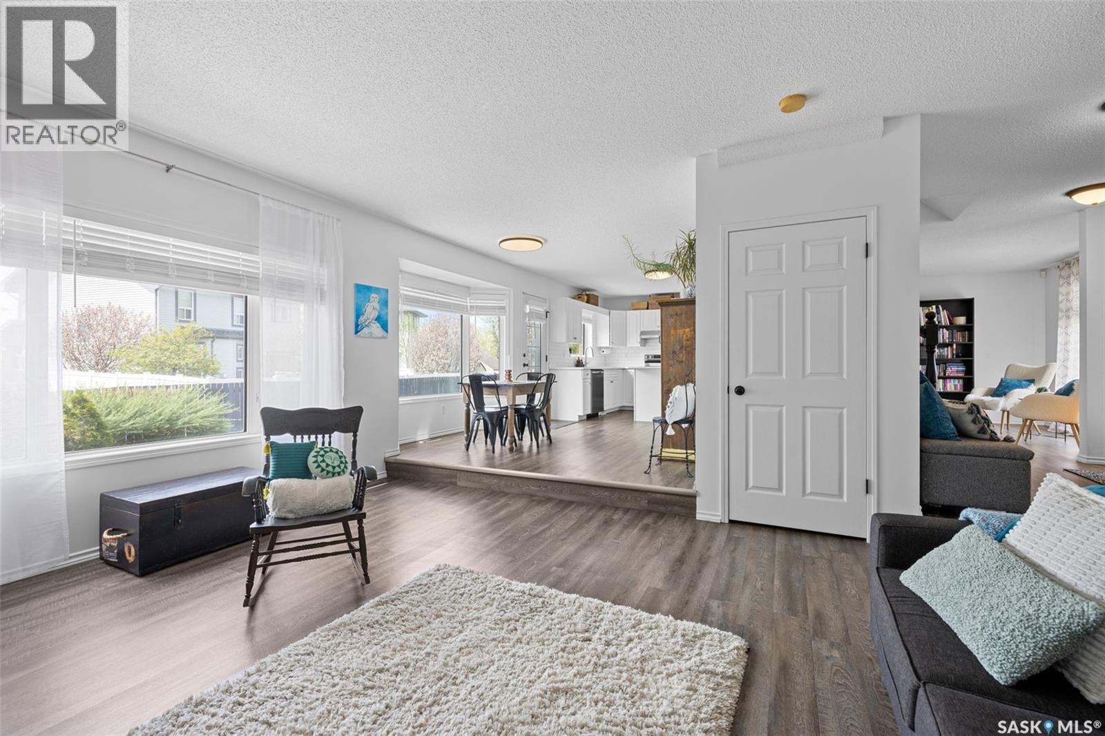 8628 Thurston Crescent, Regina, SK - Indoor Photo Showing Living Room