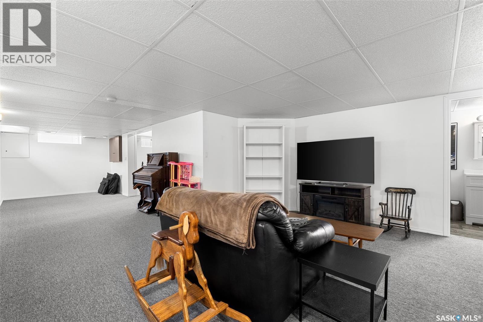 8628 Thurston Crescent, Regina, SK - Indoor With Fireplace