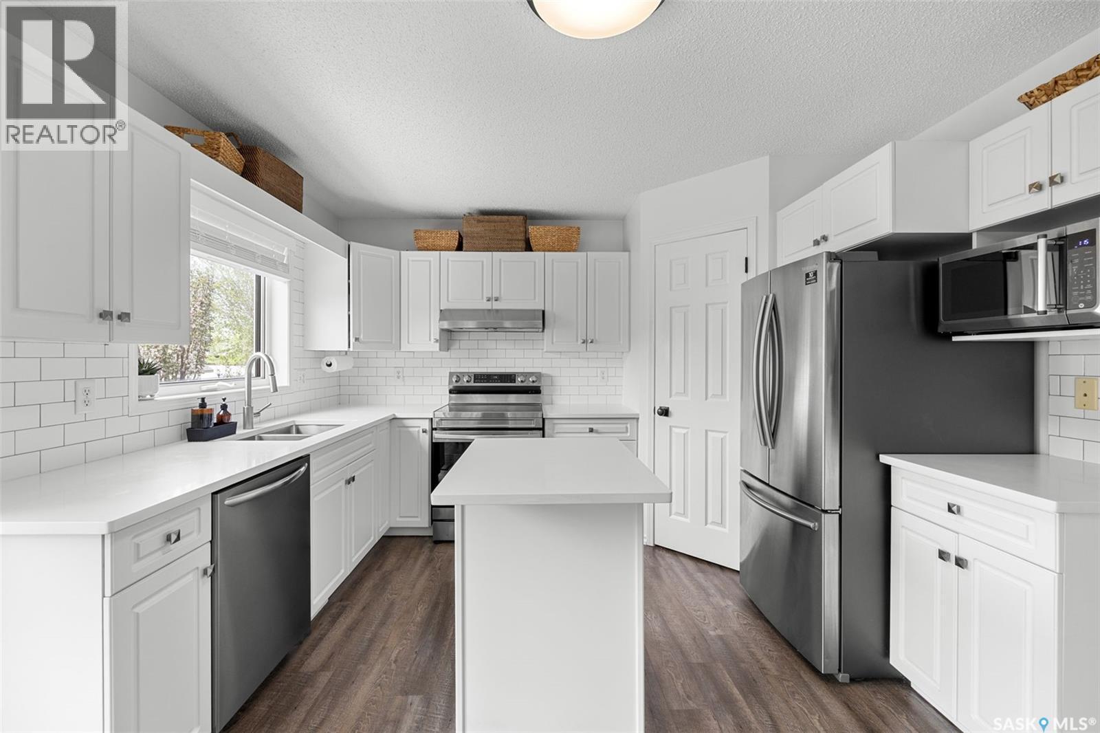 8628 Thurston Crescent, Regina, SK - Indoor Photo Showing Kitchen With Upgraded Kitchen