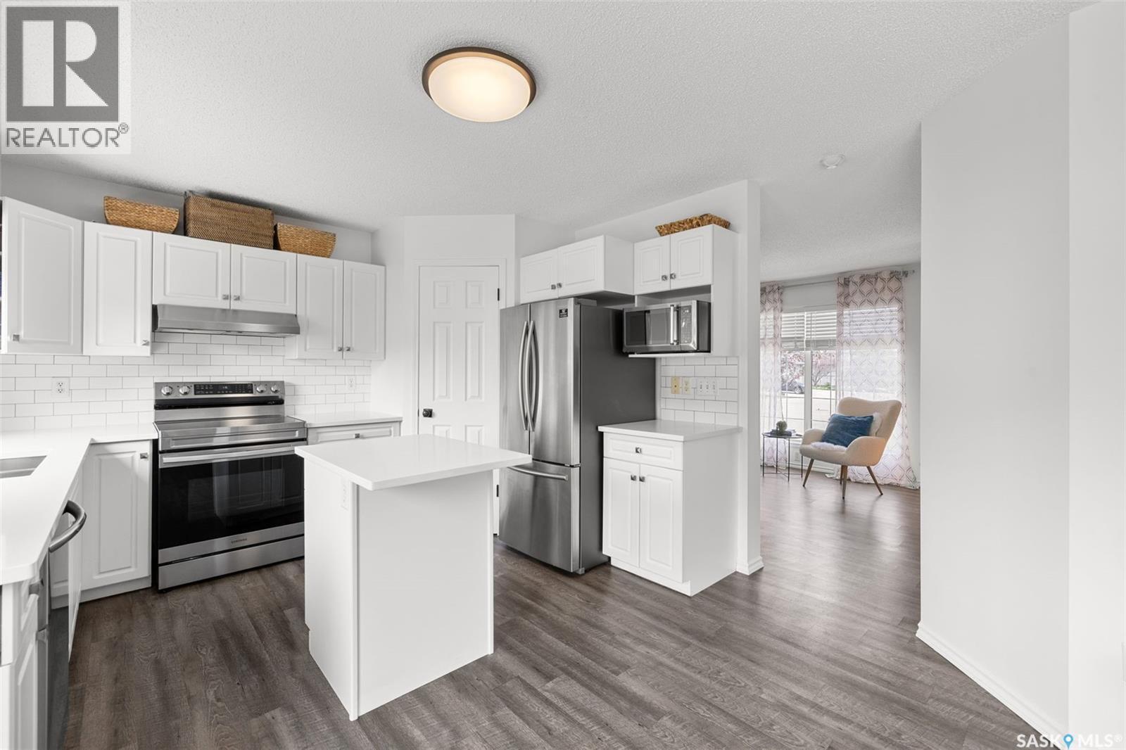 8628 Thurston Crescent, Regina, SK - Indoor Photo Showing Kitchen With Upgraded Kitchen