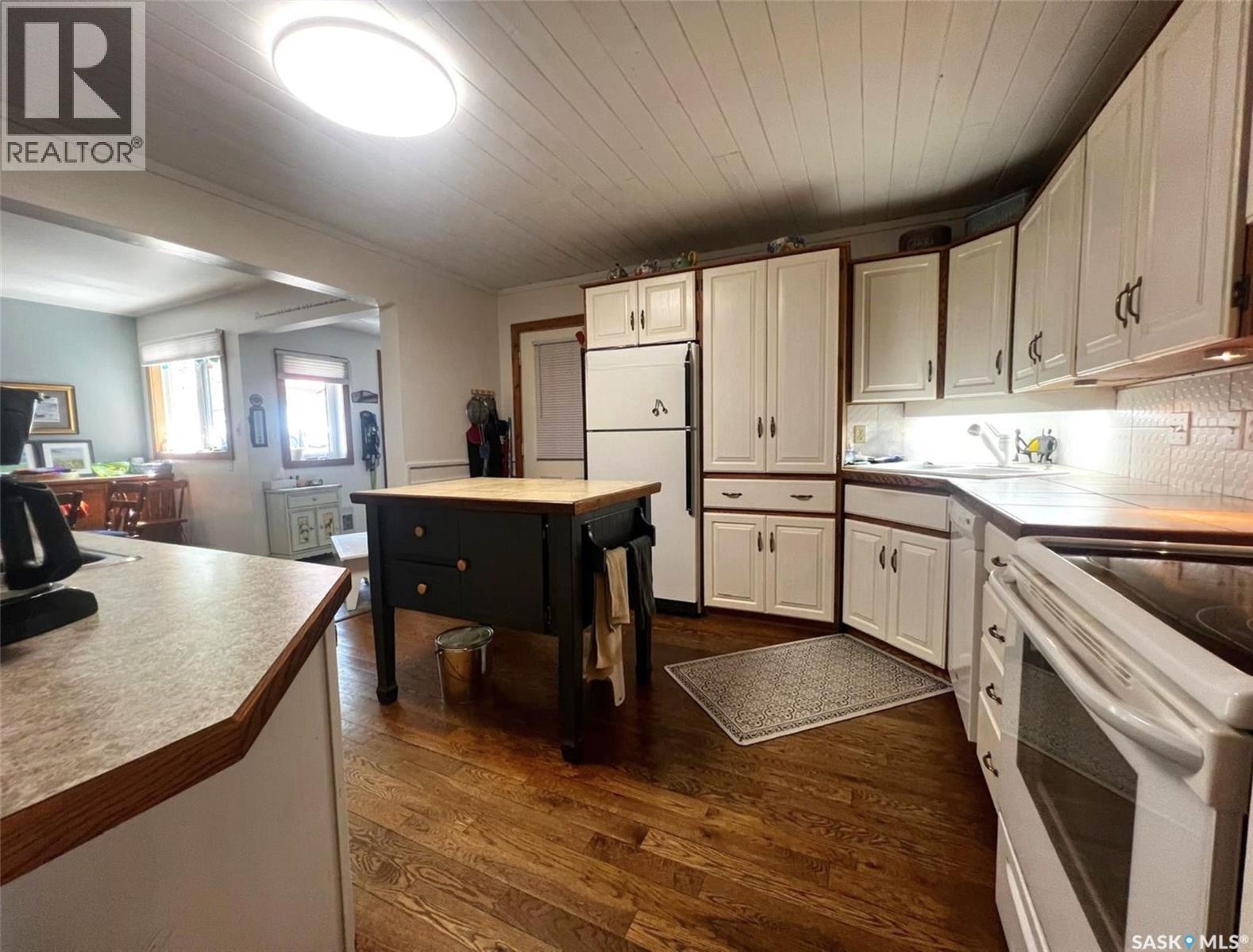 115 Heritage Drive, Lac Pelletier, SK - Indoor Photo Showing Kitchen