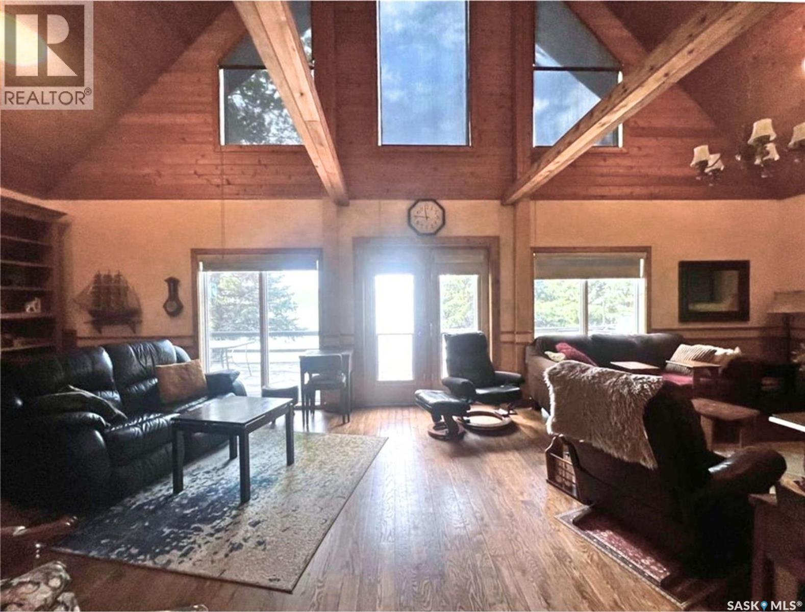 115 Heritage Drive, Lac Pelletier, SK - Indoor Photo Showing Living Room