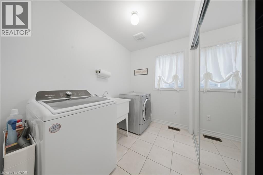 832 O'Reilly Crescent, Shelburne, ON - Indoor Photo Showing Laundry Room
