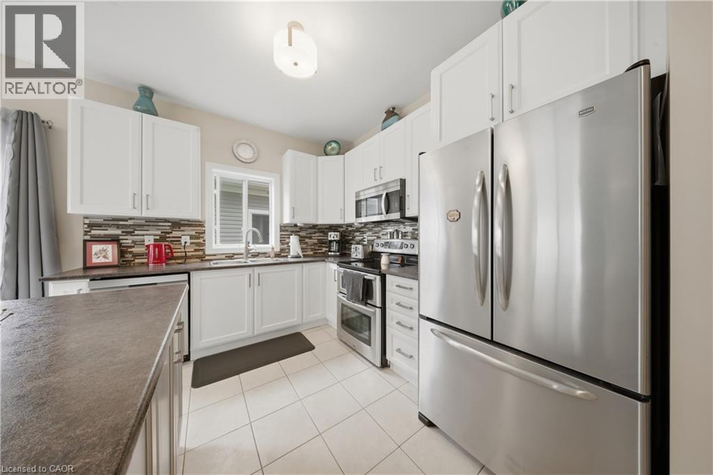 832 O'Reilly Crescent, Shelburne, ON - Indoor Photo Showing Kitchen With Upgraded Kitchen