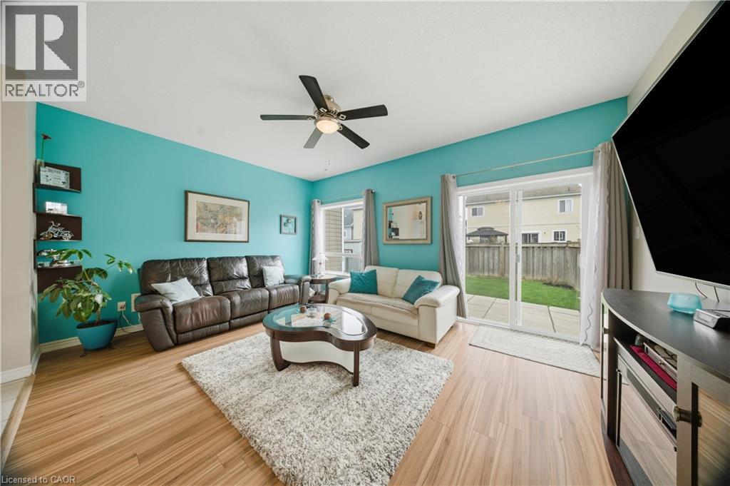 832 O'Reilly Crescent, Shelburne, ON - Indoor Photo Showing Living Room