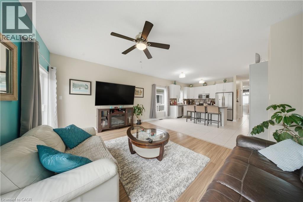 832 O'Reilly Crescent, Shelburne, ON - Indoor Photo Showing Living Room