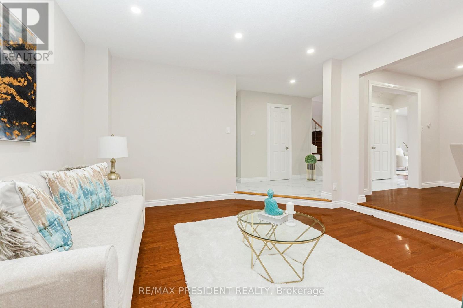19 Copeland Road, Brampton, ON - Indoor Photo Showing Living Room