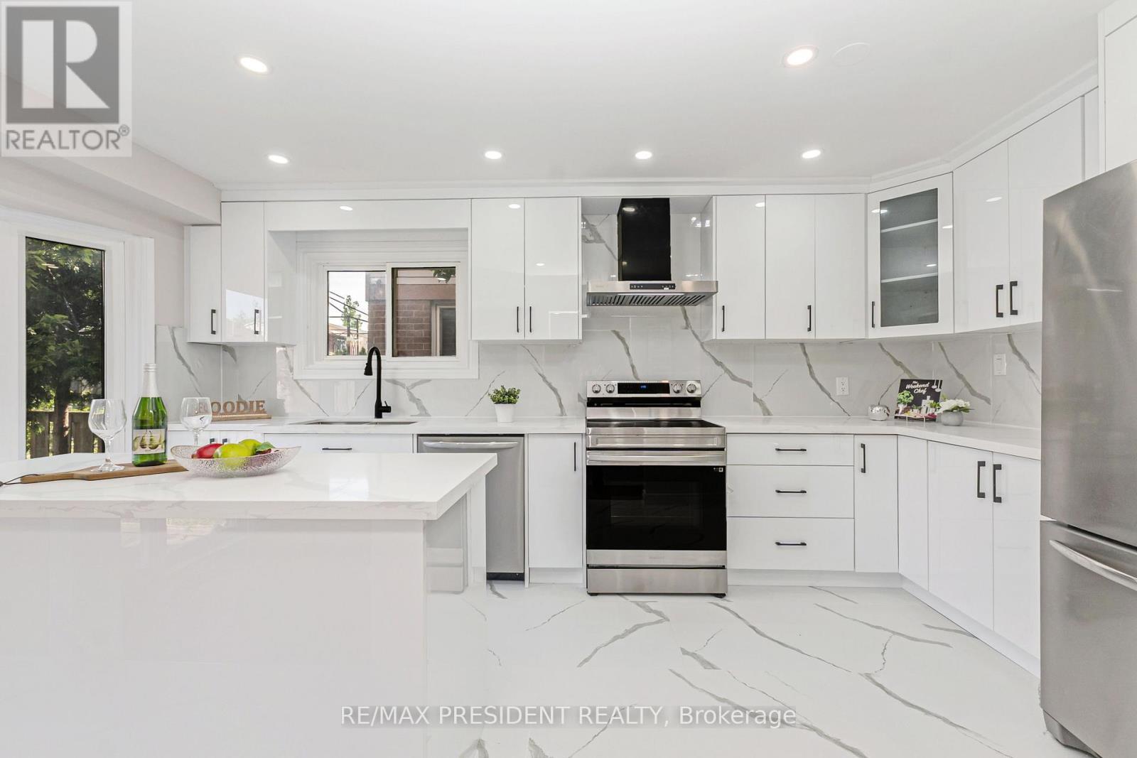 19 Copeland Road, Brampton, ON - Indoor Photo Showing Kitchen