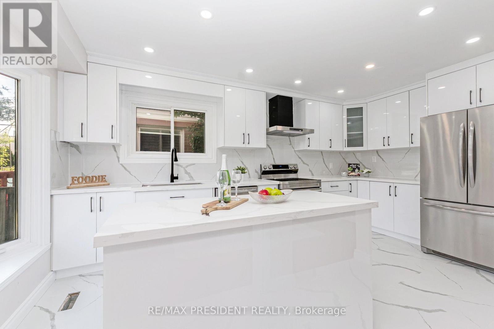 19 Copeland Road, Brampton, ON - Indoor Photo Showing Kitchen