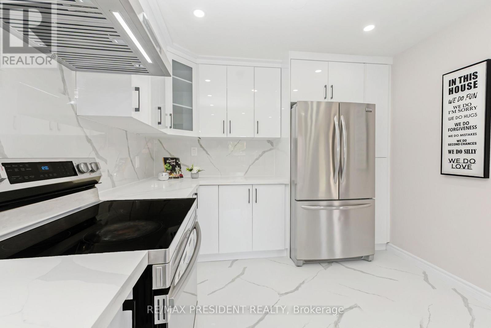 19 Copeland Road, Brampton, ON - Indoor Photo Showing Kitchen