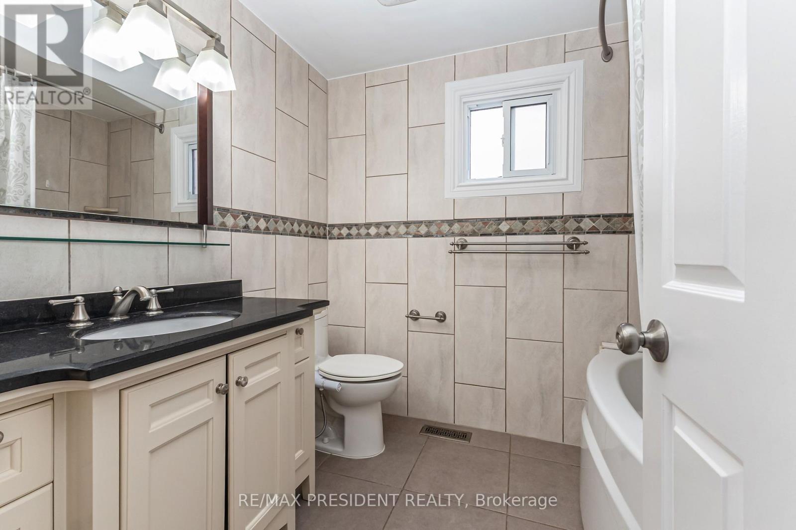 19 Copeland Road, Brampton, ON - Indoor Photo Showing Bathroom