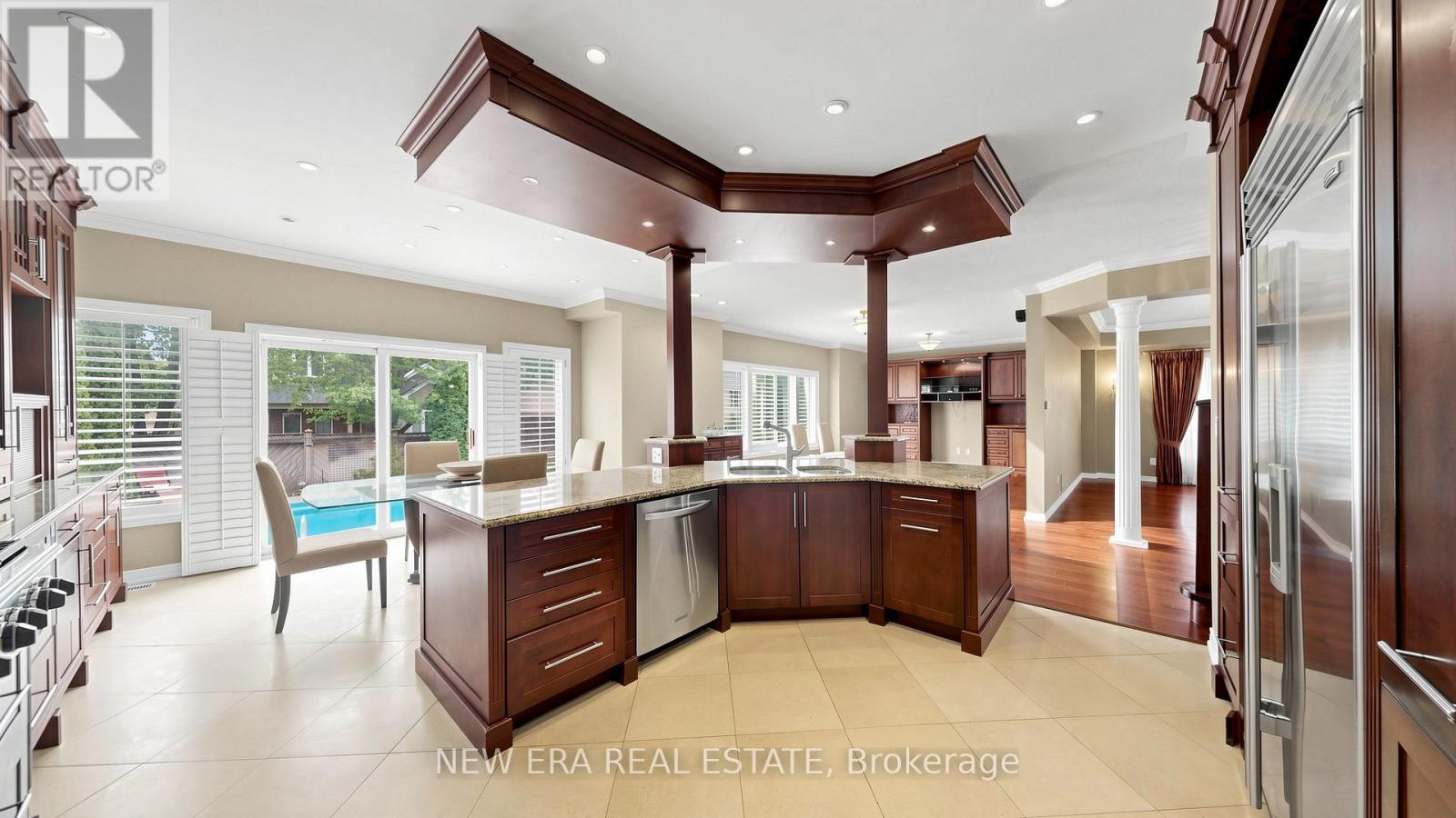 1206 Lindenrock Drive, Oakville, ON - Indoor Photo Showing Kitchen