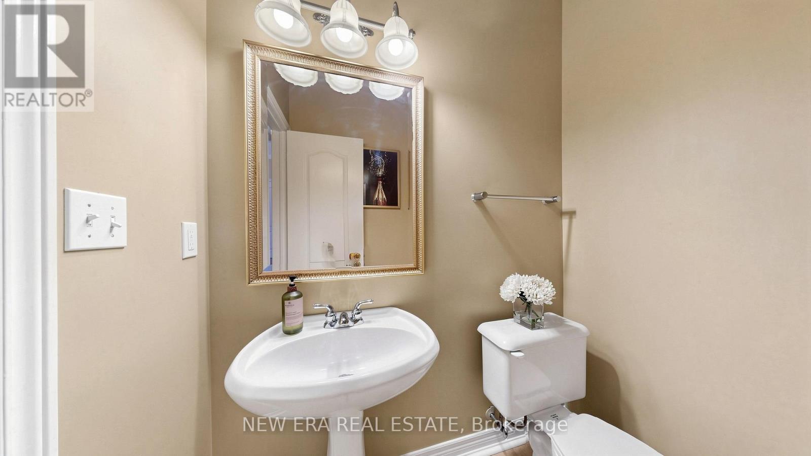 1206 Lindenrock Drive, Oakville, ON - Indoor Photo Showing Bathroom